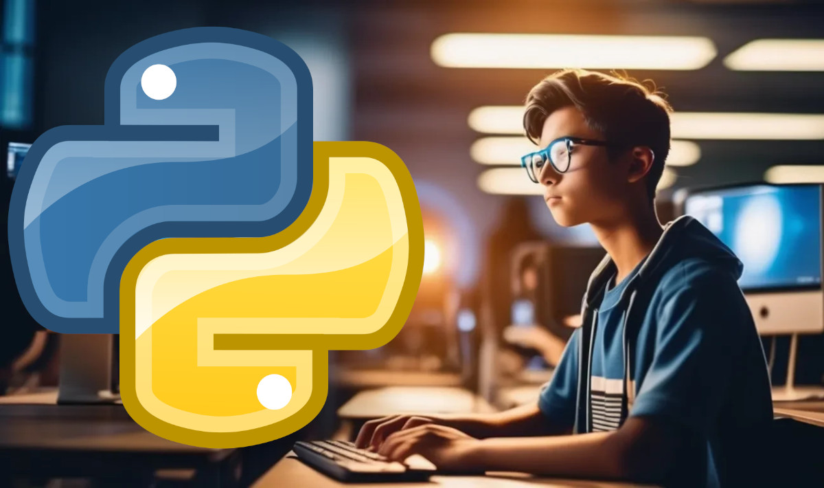 โลโก้ Python ลอยอยู่ข้างหน้าเด็กนักเรียน ที่กำลังใช้งานเครื่องคอมพิวเตอร์